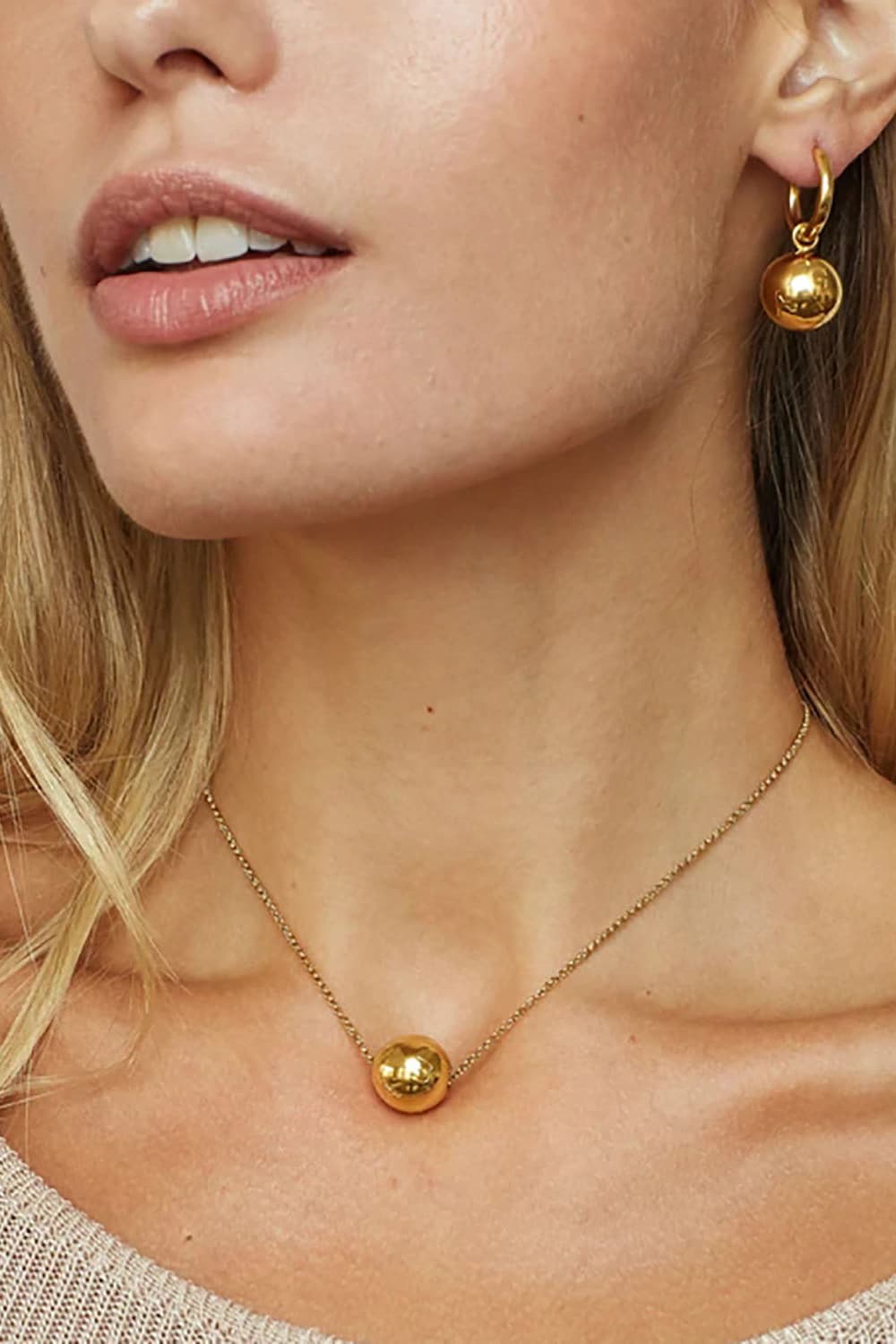 Gold-Pleated Round Pendant Necklace